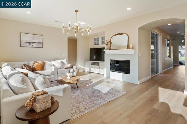 1677 1677 Green Springs Ct, Tracy, CA 95377