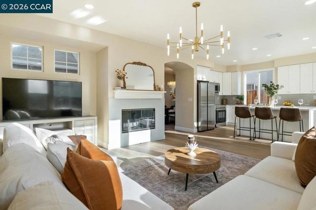 1677 1677 Green Springs Ct, Tracy, CA 95377