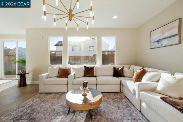 1677 1677 Green Springs Ct, Tracy, CA 95377