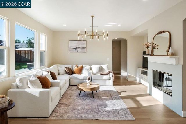 1677 1677 Green Springs Ct, Tracy, CA 95377