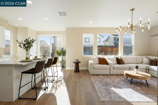 1677 1677 Green Springs Ct, Tracy, CA 95377