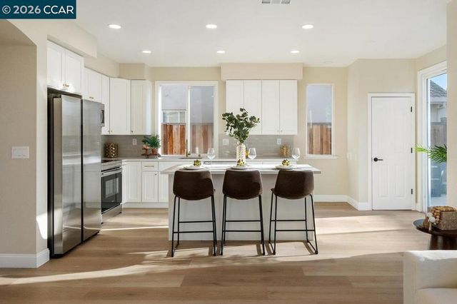 1677 1677 Green Springs Ct, Tracy, CA 95377