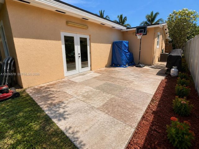 3327 Taft St, Hollywood, FL 33021