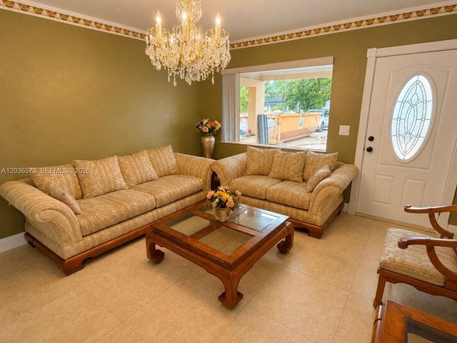 3327 Taft St, Hollywood, FL 33021