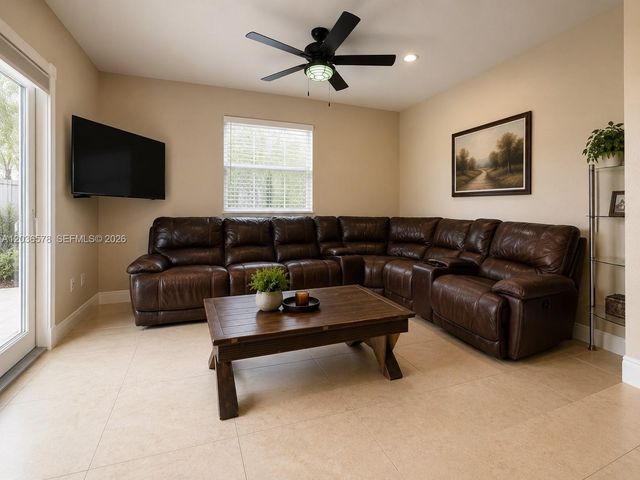 3327 Taft St, Hollywood, FL 33021
