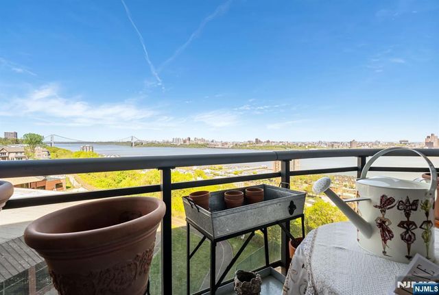 100 Carlyle Drive 6LN, Cliffside Park, NJ 07010
