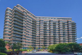 100 Carlyle Drive 6LN, Cliffside Park, NJ 07010
