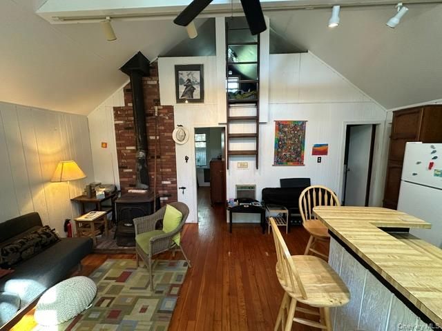 86 Gerard Walk, Cherry Grove, NY 11782