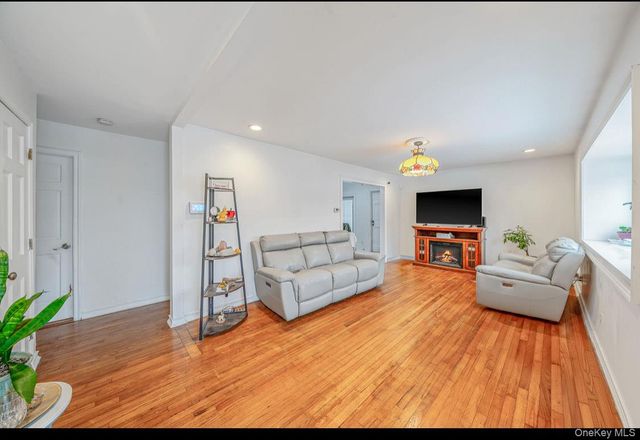 160 Stahley Street, Brentwood, NY 11717