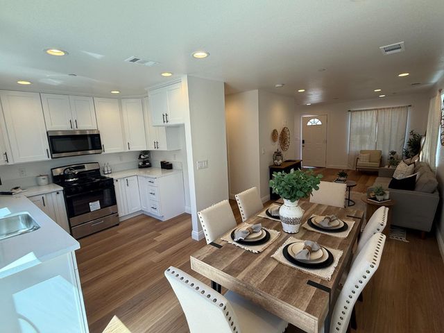 571 Jason Dr, Turlock, CA 95380