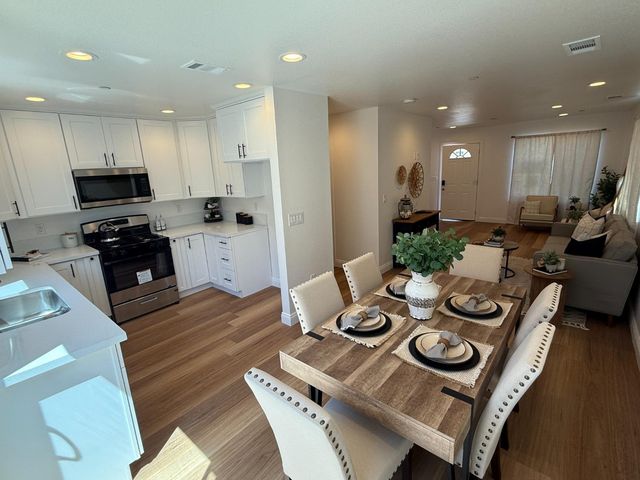 571 Jason Dr, Turlock, CA 95380