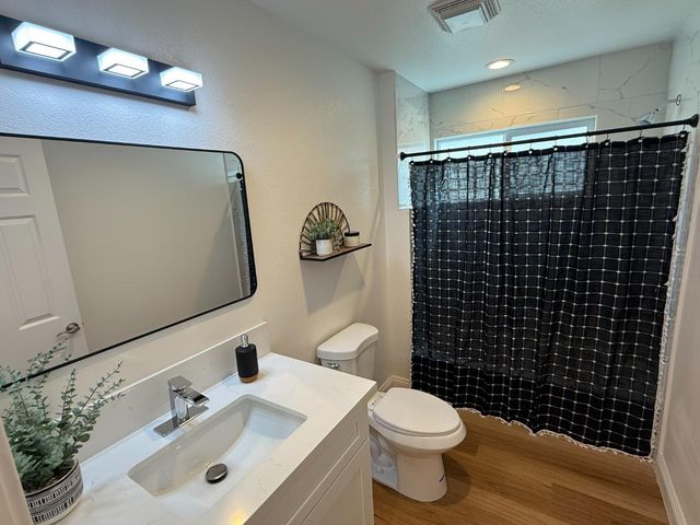 571 Jason Dr, Turlock, CA 95380