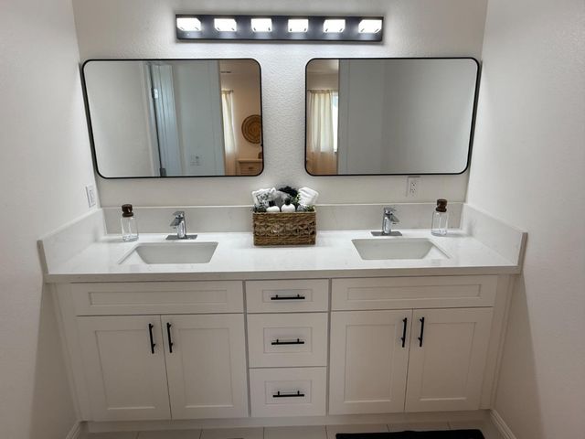 571 Jason Dr, Turlock, CA 95380