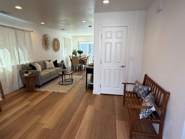 571 Jason Dr, Turlock, CA 95380