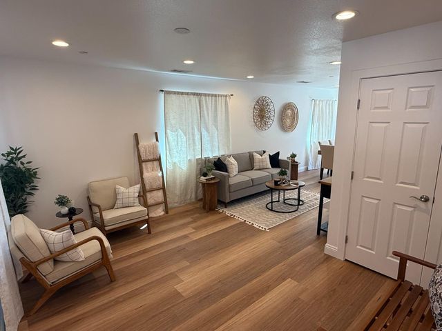 571 Jason Dr, Turlock, CA 95380