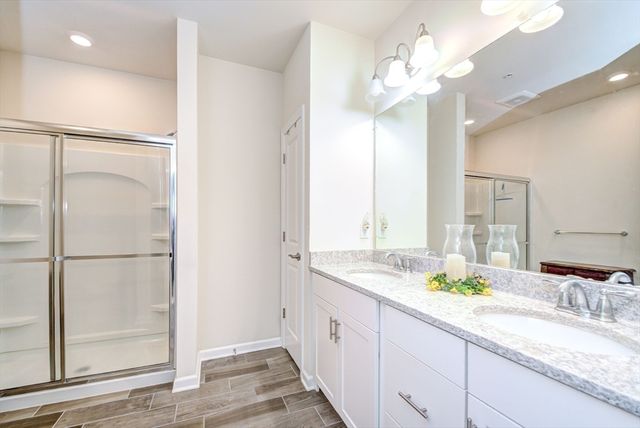 4 Francis Dr 312, Andover, MA 01810