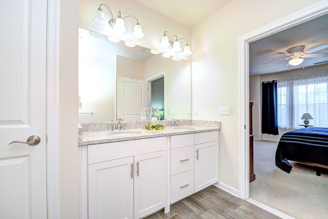 4 Francis Dr 312, Andover, MA 01810