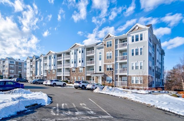 4 Francis Dr 312, Andover, MA 01810