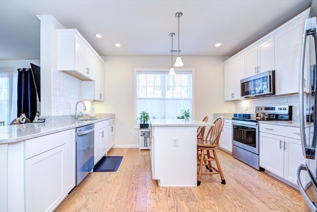 4 Francis Dr 312, Andover, MA 01810