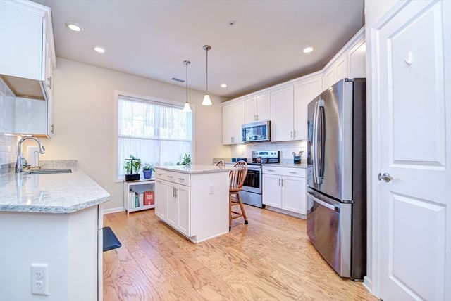 4 Francis Dr 312, Andover, MA 01810