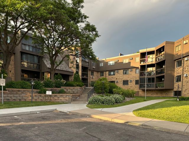 999 41st Avenue NE 212, Columbia Heights, MN 55421
