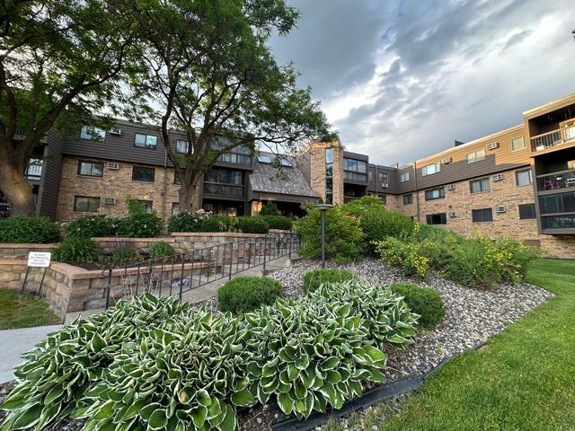 999 41st Avenue NE 212, Columbia Heights, MN 55421
