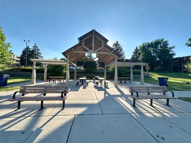 999 41st Avenue NE 212, Columbia Heights, MN 55421
