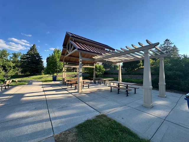 999 41st Avenue NE 212, Columbia Heights, MN 55421
