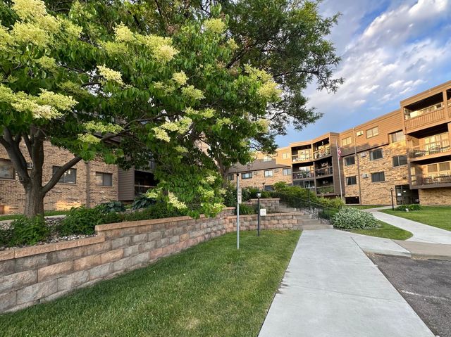 999 41st Avenue NE 212, Columbia Heights, MN 55421