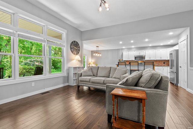 58561 Baugo Cove Drive, Elkhart, IN 46517