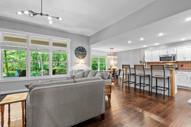 58561 Baugo Cove Drive, Elkhart, IN 46517