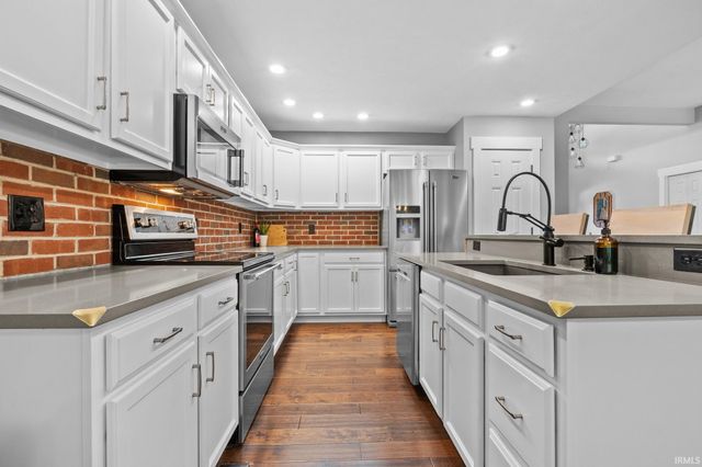 58561 Baugo Cove Drive, Elkhart, IN 46517