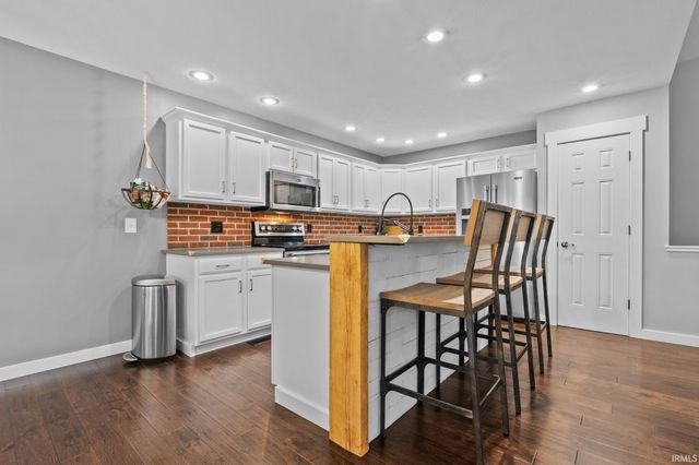 58561 Baugo Cove Drive, Elkhart, IN 46517
