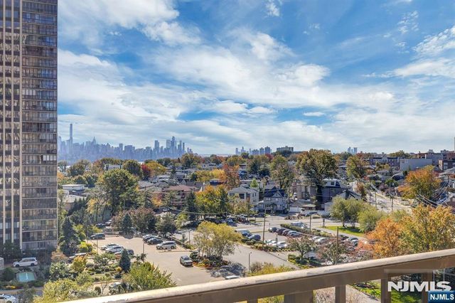300 Winston Drive 920, Cliffside Park, NJ 07010