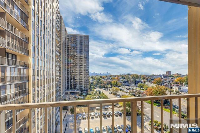300 Winston Drive 920, Cliffside Park, NJ 07010