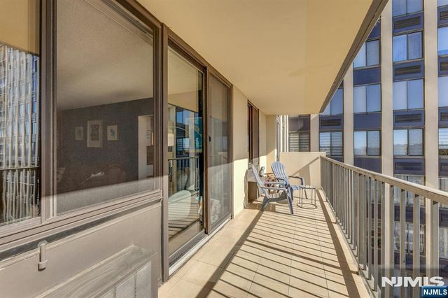 300 Winston Drive 920, Cliffside Park, NJ 07010