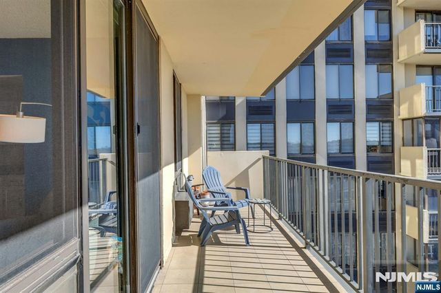 300 Winston Drive 920, Cliffside Park, NJ 07010