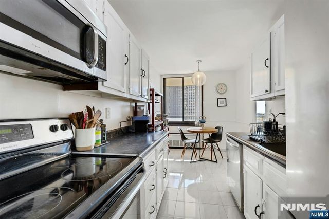 300 Winston Drive 920, Cliffside Park, NJ 07010