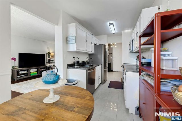 300 Winston Drive 920, Cliffside Park, NJ 07010