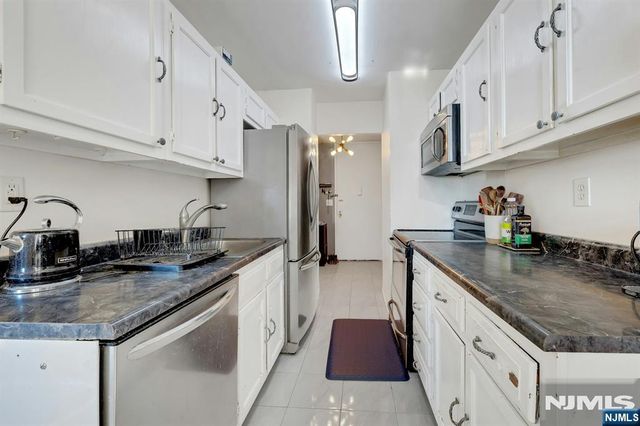 300 Winston Drive 920, Cliffside Park, NJ 07010