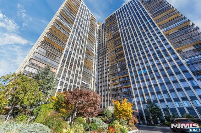 300 Winston Drive 920, Cliffside Park, NJ 07010