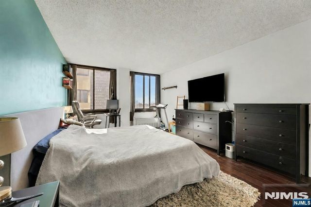 300 Winston Drive 920, Cliffside Park, NJ 07010
