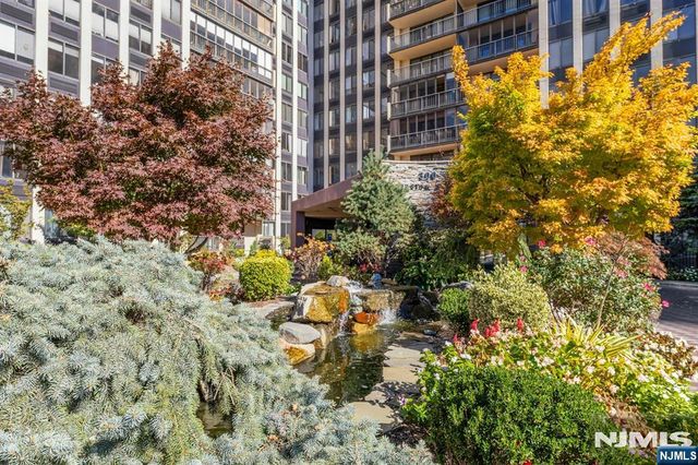 300 Winston Drive 920, Cliffside Park, NJ 07010