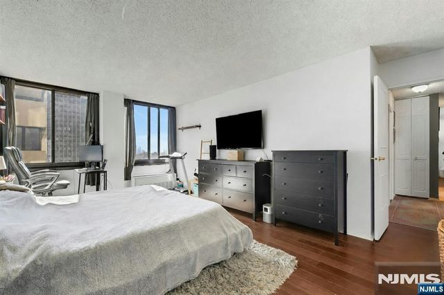 300 Winston Drive 920, Cliffside Park, NJ 07010
