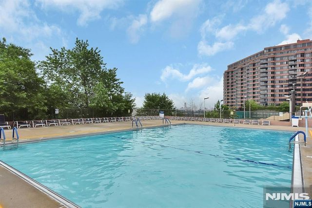 300 Winston Drive 920, Cliffside Park, NJ 07010