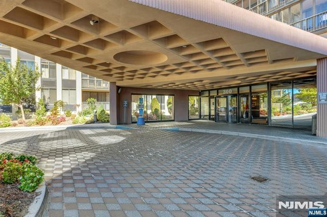 300 Winston Drive 920, Cliffside Park, NJ 07010