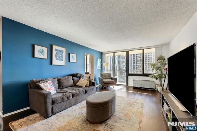 300 Winston Drive 920, Cliffside Park, NJ 07010