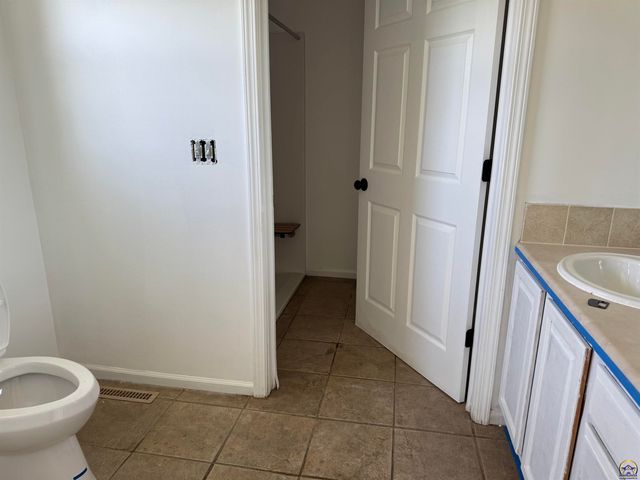 13450 S Topeka AVE, Carbondale, KS 66414