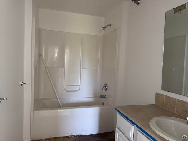 13450 S Topeka AVE, Carbondale, KS 66414