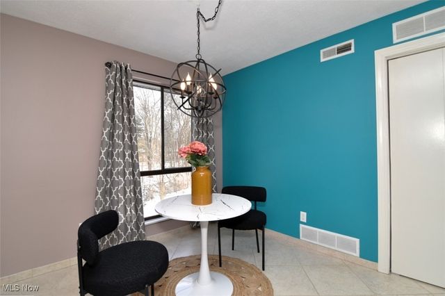 6340 Greenwood Pky 205, Sagamore Hills, OH 44067